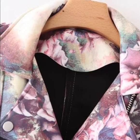 🆕Floral Suede Belted Moto Jacket - Picture 4 of 7